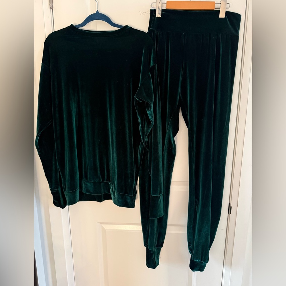 Laina Rauma Velvet Leisure Suit - Deep Emerald Green Two-Piece